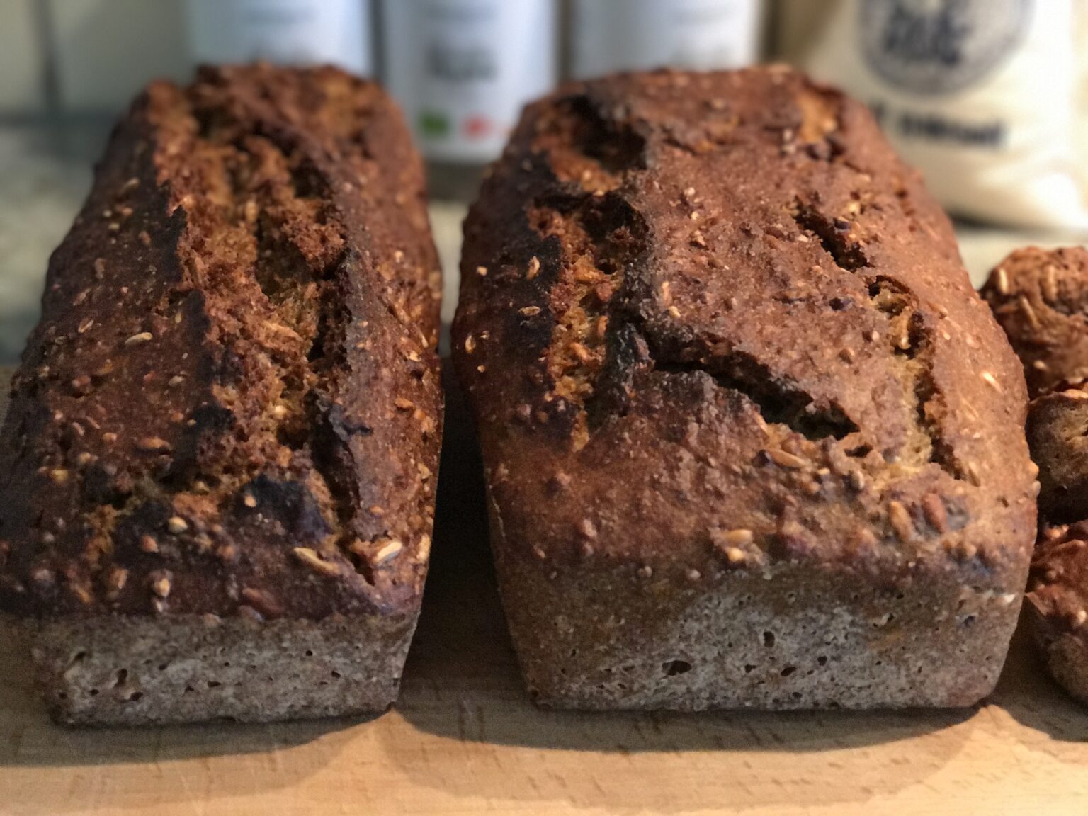 Rugbrød med chia og masser af kerner. - Dorthe Anneberg